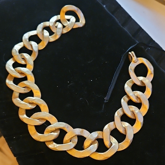 Kenneth Jay Lane Bold Gold Necklace - Picture 5 of 9